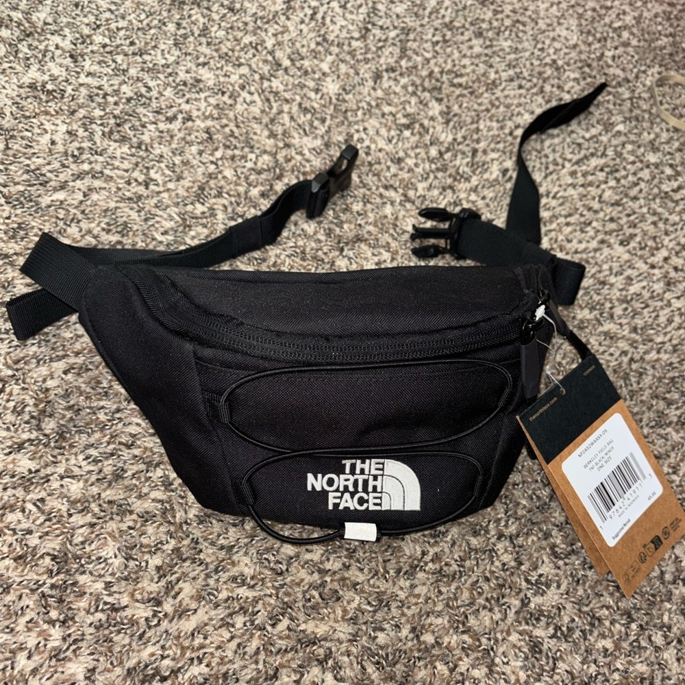 The North Face Berkeley Field waist bag in Black. NEW.